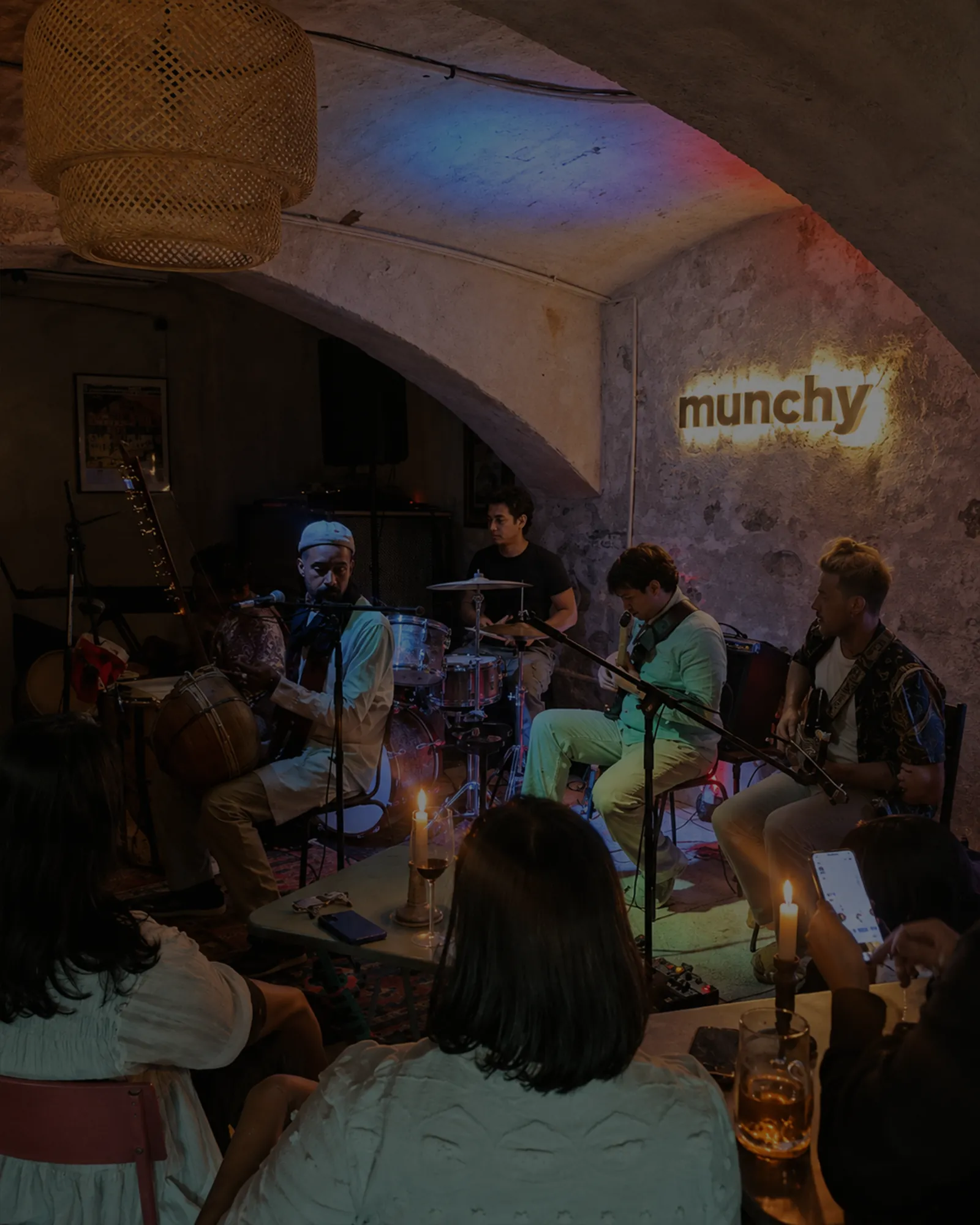 Live-Musik auf der B&uuml;hne im Munchy